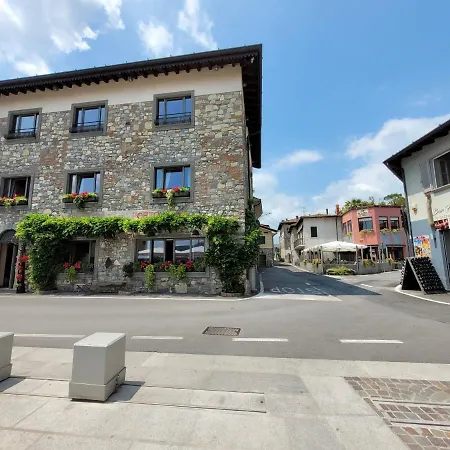 Apartment Light On Iseo *