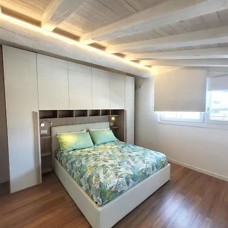 Light On Iseo Apartment