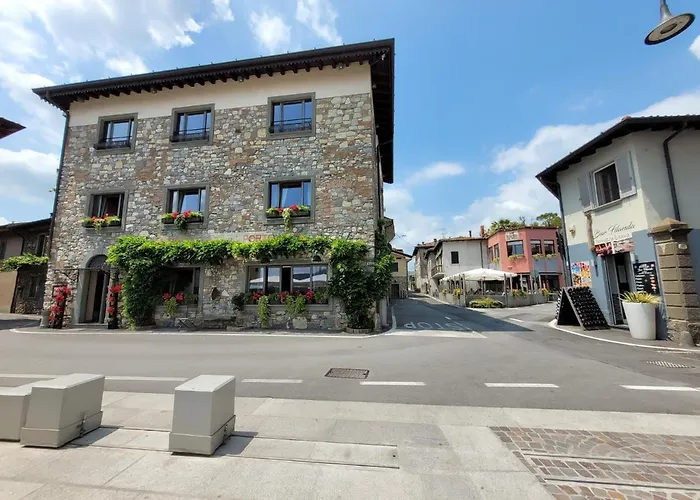 Apartment Light On Iseo *